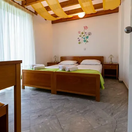 Iris Apartment