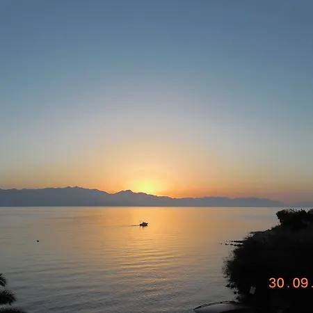 Apartment Iris Chrani